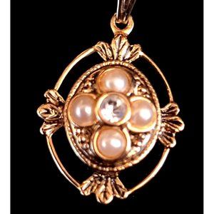 Lovely Avon Diminutive Pendant Choker Necklace Quality 16" Long Gold Chain 6371